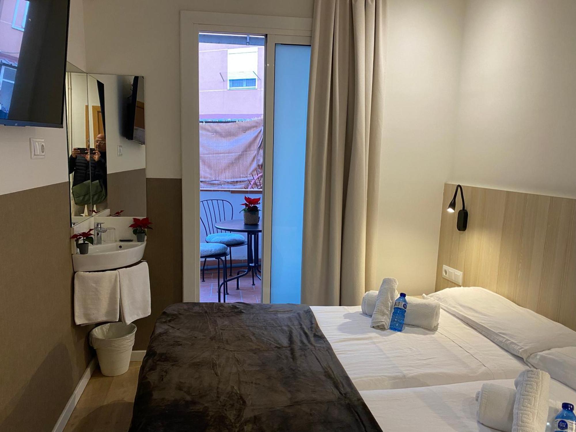 Hostal Bestprice Barcelona Stadium Екстериор снимка
