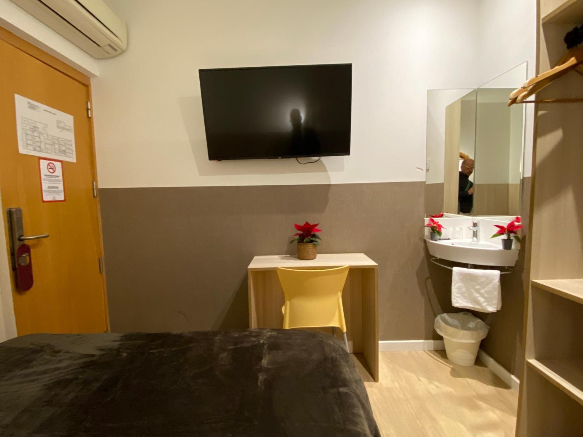 Hostal Bestprice Barcelona Stadium Екстериор снимка